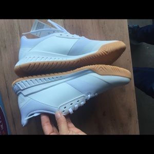 Crazy flight adidas white size 8 volleyball shoes